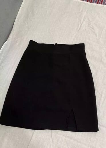 теннисный юбка: Юбка черная 
с вырезом спереди
Размер S — 1