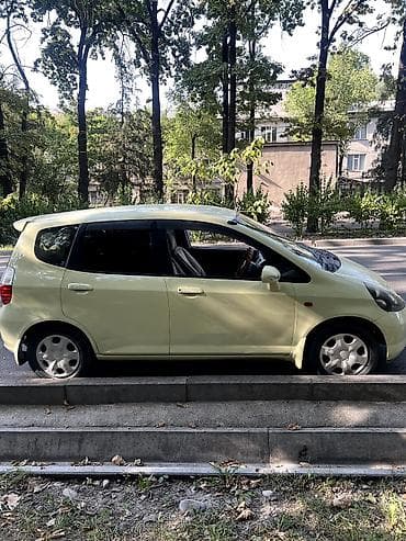 Honda Fit: 2003 г., 1.3 л, Автомат, Бензин, Хэтчбэк at lalafo.kg Honda Fit: 2003 г., 1.3 л, Автомат, Бензин, Хэтчбэк