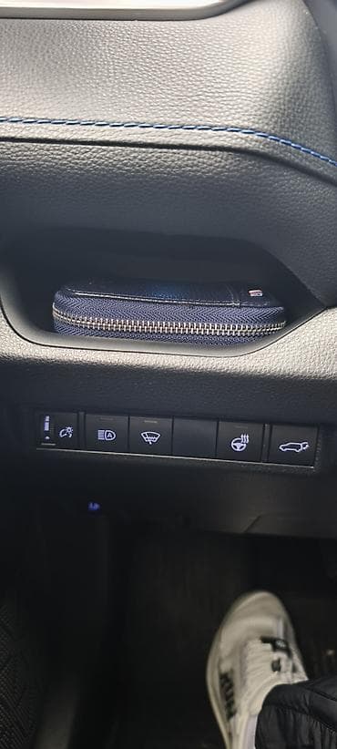 tracker gps: Toyota RAV4: 2020 г., Гибрид, Кроссовер — 9