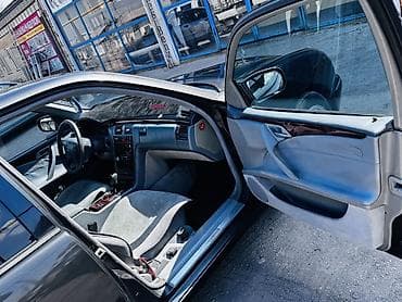 gl x164: Mercedes-Benz E-Class: 2001 г., 2.6 л, Автомат, Бензин, Седан — 3