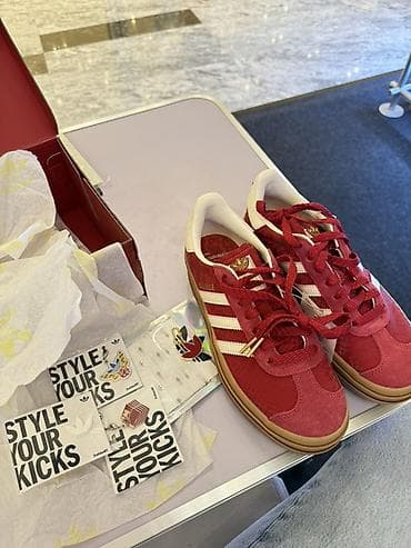 Босоножки, сандалии, шлепанцы: Мужские кроссовки, 39, Adidas, Б/у, цвет - Красный, Самовывоз — 1