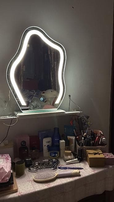 Күзгүлөр: Зеркало с волнистым контуром и 3 LED‑подсветкой - Настольная модель — 3