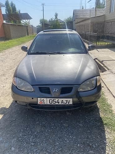 byd e7: Hyundai Elantra: 2000 г., Седан — 5