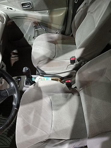 mini coper: Nissan Almera Tino: 2001 г., 1.8 л, Механика, Бензин, Хэтчбэк — 5
