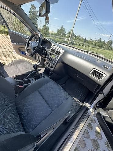 авто прод: Toyota Avensis: 2002 г., Механика, Дизель, Универсал — 8