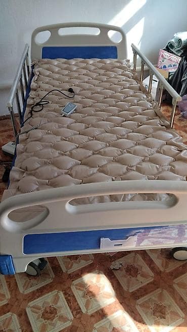 Медицинская одежда: Функциональная медицинская кровать с матрасами - Конструкция на — 2