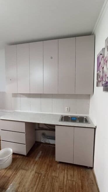 расположение кухонной мебели на кухне: Ашкана гарнитуру, Жаңы, түсү - Саргыч боз, Акысыз жеткирүү — 13