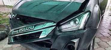 Продаётся передняя часть/запчасти для Isuzu (модель с фирменной