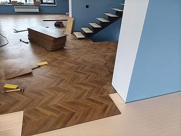 Перегородки на заказ: Укладка пола, Монтаж напольных плинтусов, Стяжка пола | Ковролин, Ламинат, Паркет Больше 6 лет опыта — 6