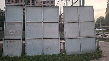 Продаю ворота. Высота 3 метра. ширина больших по 2 метра, а дверцы 1