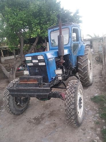 ауман тягач: Трактор колесный, с кабиной, с навесным отвалом (задний — 1