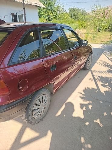 Унаа: Opel Astra: 1994 г., 1.4 л, Кол менен иштөөчү — 4