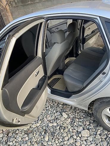 ремонт ходовка: Кузов и экстерьер: - 4 двери, окраска «серебро» - Легкосплавные диски — 4