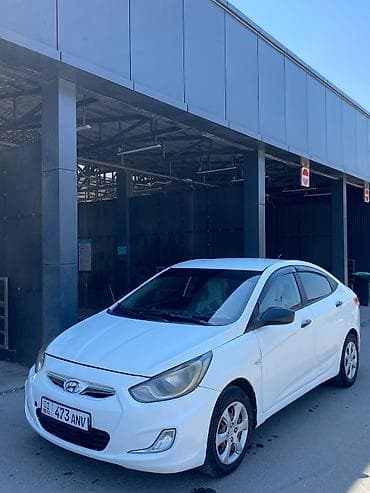 suzuki swift: Hyundai Solaris: 2013 г., 1.6 л, Механика, Газ, Седан — 2