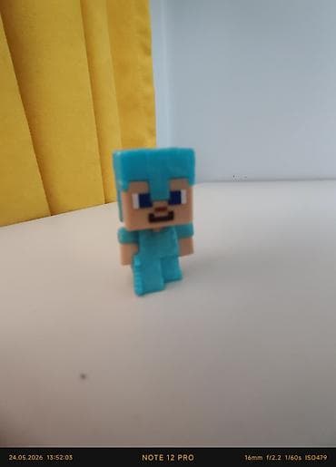 bay blade: Стив в алмазной броне из Kinder Joy Minecraft Состояние: Собран, без — 2
