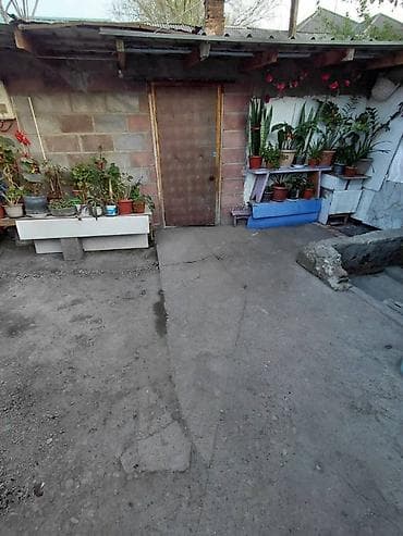 с байтик дом: Продаётся жилой дом. СРОЧНО - Планировка: несколько комнат — 8