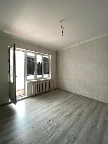 квартииу: 🏠 Сдаётся отдельная комната с балконом | 10 микрорайон 📍 Район: 10 — 2