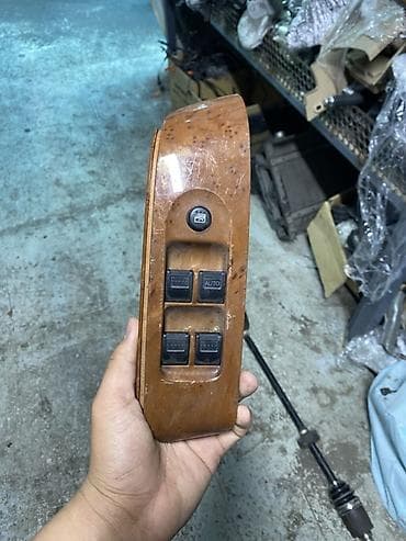 накладки на крыло: Блоки управления стеклоподъёмниками для передней левой двери — 4