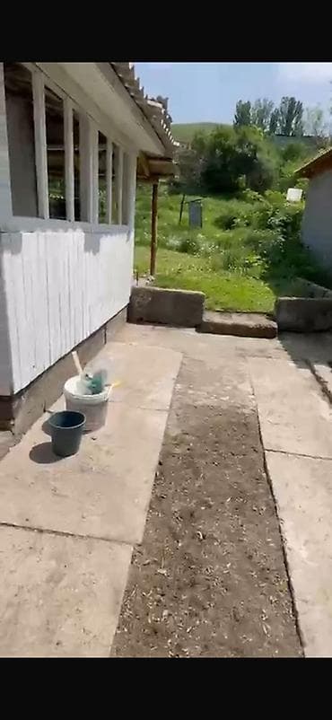 Дачный дом с участком - Одноэтажный дом с верандой, оштукатуренными