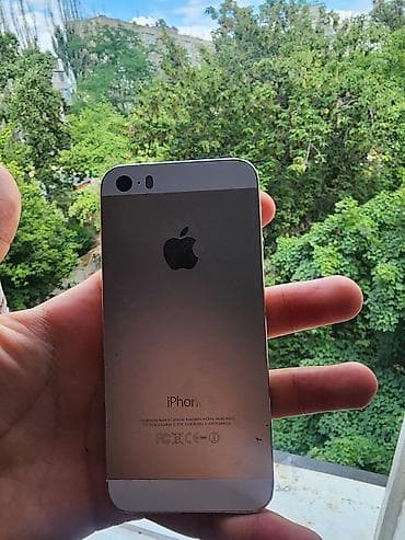 Техника и электроника: Apple iPhone SE (первое поколение), модель A1533. Компактный — 1