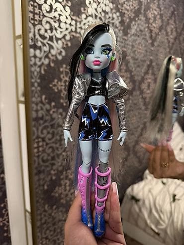 Кече көйнөктөрү: Чоң куурчак, Мультфильм — 1