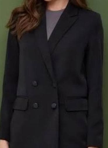 Женский двубортный пиджак классического кроя. - Цвет: черный -