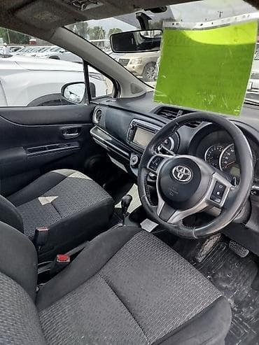 ярис: Toyota Yaris: 2014 г., 1.3 л, Автомат, Бензин, Хэтчбэк — 6