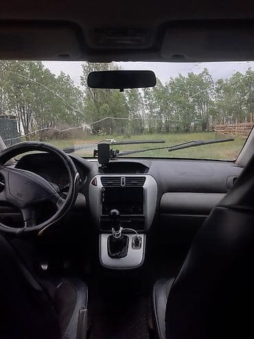 Транспорт: Mitsubishi Space Wagon: 2002 г., 2 л, Кол менен иштөөчү, Газ, Хетчбек — 3