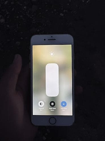 victus hp: IPhone 8, Б/у, Золотой — 4