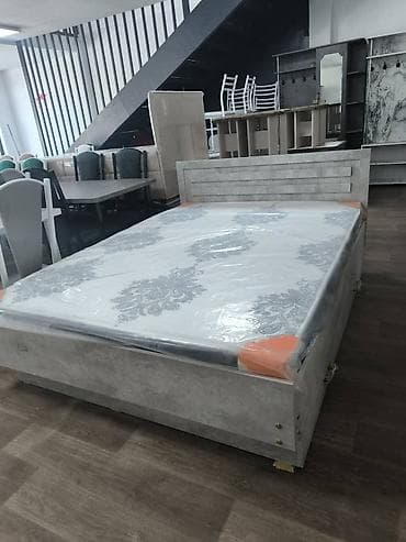 расход постельное белье: Двуспальная кровать, Новый, С матрасом, длина - 200 см — 1