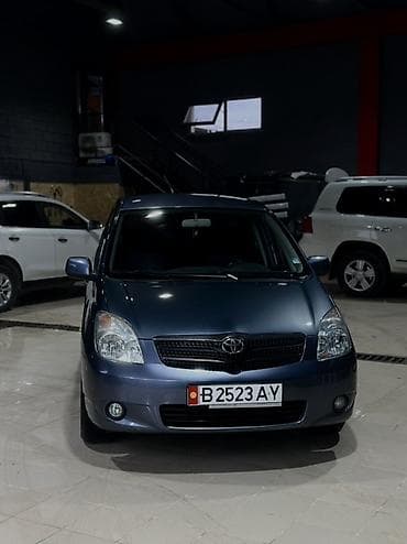 Toyota Corolla Verso: 2003 г., 1.6 л, Механика, Бензин, Минивэн