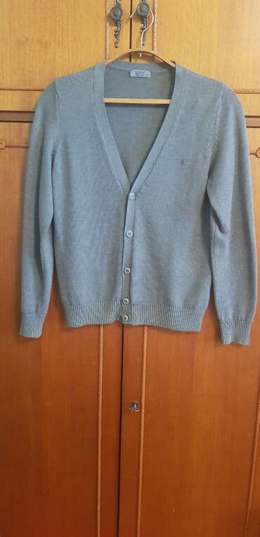 срочно продаю в связи с переездом: Полуверы,состояние 10/10 размеры 44-46 — 1