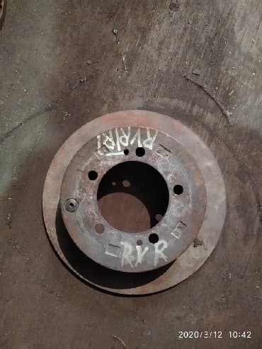 перфорированные тормозные диски: Задний тормозной диск Mitsubishi Б/у, Оригинал — 1