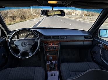 салон сиденья на мерседес 124: Mercedes-Benz W124: 1993 г., Механика, Бензин, Седан — 4