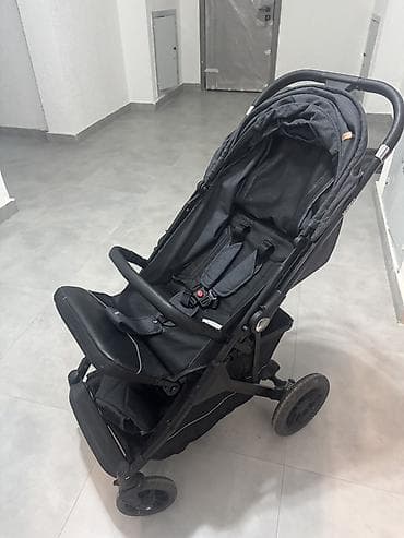 Прогулочная коляска с большим сиденьем и глубоким капюшоном, цвет