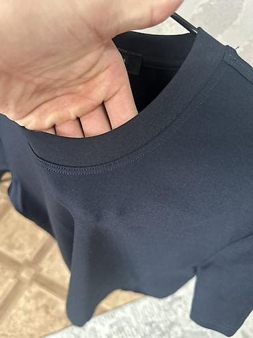 Личные вещи: Продается темно-синяя футболка Ermenegildo Zegna. Изготовлена из — 3