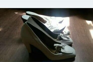 Продаю туфли 36р.белые, и босоножки 39р. тоже белые Италия.Босоножки