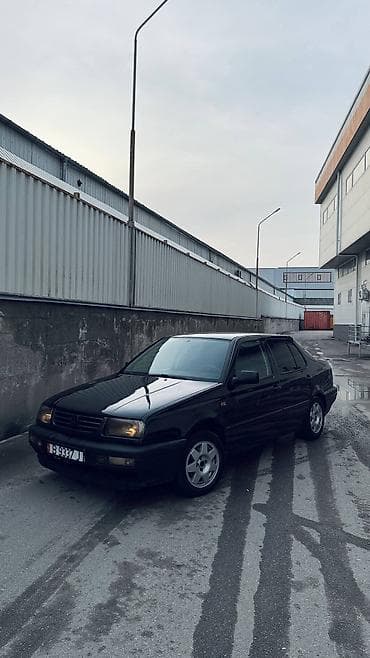 sprinter classic: Volkswagen Vento: 1993 г., 2 л, Ручные, Бензин, Седан — 3