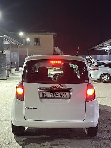 Toyota Ractis: 2005 г., 1.5 л, Автомат, Бензин, Хэтчбэк — 3