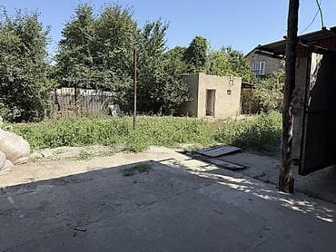 меняю варианты: Продаю дом большой ж/м Ала-Тоо 1 газ свет канализация участок 5 соток — 5