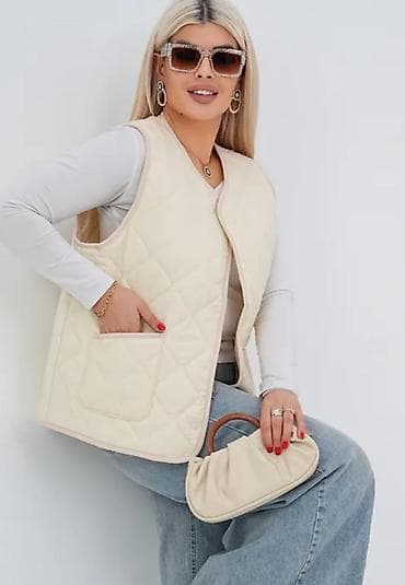 стойка воротник: Стеганый женский жилет без воротника - Лаконичный дизайн: круглая — 2