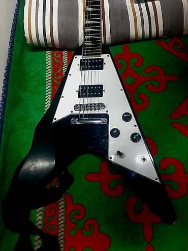 Гитары: Продаю гитару формы Flying V. Jackson. Все работает прекрасно. В — 3