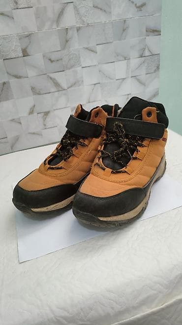 Срочно продам обуви для подростка. размер 36. зимние, осенние at lalafo.kg Срочно продам обуви для подростка. размер 36. зимние, осенние
