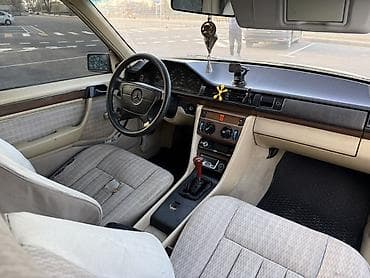 e500 124: Mercedes-Benz W124: 1989 г., Бензин, Седан — 10