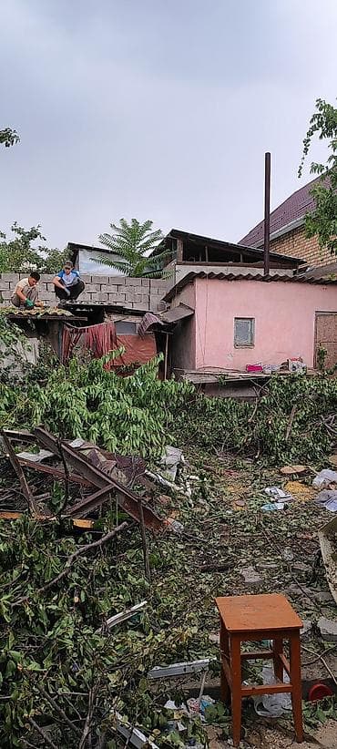 Ички жасалга: Дубалдарды бузуу, Полдорду бузуу, Шыптарды чечүү | Гипсокартон дубалы, Тосмолорду бузуу, Эски шыбакты алуу | Эски тушкагаздардан тазалоо, Эски шыбоону түшүрүү, Актиташты кыруу | Ламинатты демонтаждоо, Паркетти демонтаждоо, Линолеумду демонтаждоо | Шифер чатыр, Металл черепицадан жасалган чатыр, Жумшак чатыр 6 жылдан ашык тажрыйба — 4