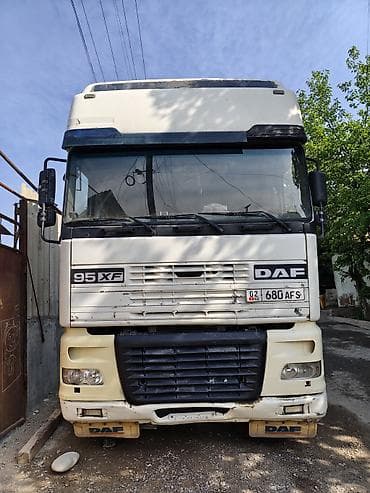 bmw 2 5: Тягач, DAF, 2002 г., Тентованный — 1