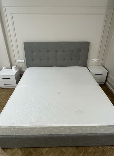 купить каменную столешницу: Двуспальная кровать, Б/у, С матрасом, длина - 210 см — 1