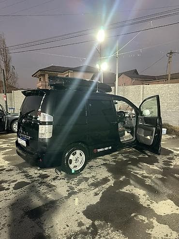 для такси авто: Toyota Voxy: 2004 г., Минивэн — 2