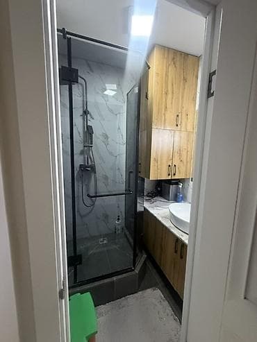 купить квартиру в бишкеке восток 5: 4 комнаты, 63 м², 105 серия, 5 этаж, Дизайнерский ремонт — 1