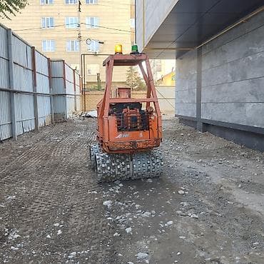 r18 255 55: Каток дорожный HAMMAX 3000. Компактный каток оранжевого цвета — 1